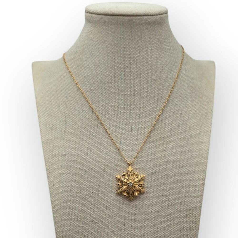Avon Snowflake Pendant Necklace Gold Tone Rhinestone Vintage Holiday Romantic